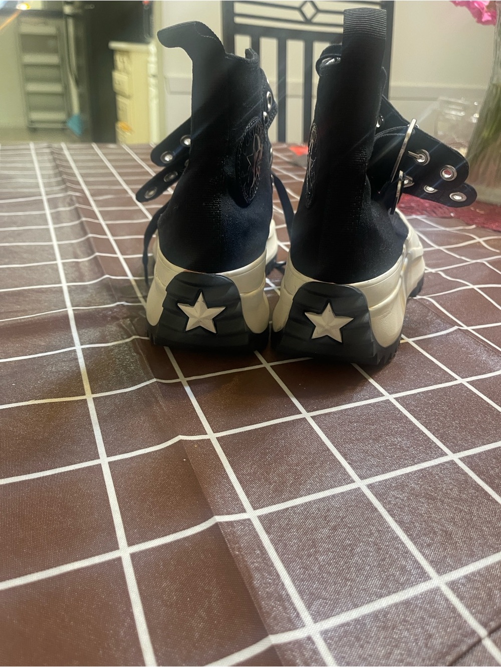 Converse  mens womens Black and White High-Top Star Sneakers